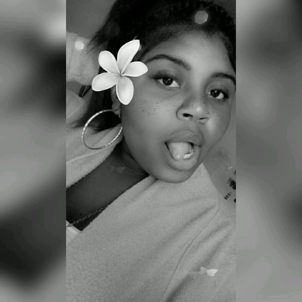 Meet your Posher, Dynethia